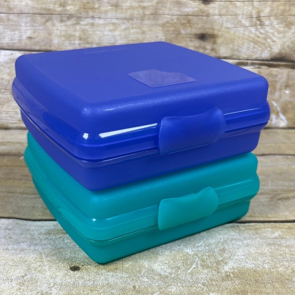 2 Tupperware Sandwich Keepers Blue and Aqua Teal  Lunchbox 3752D-1 3752D-4